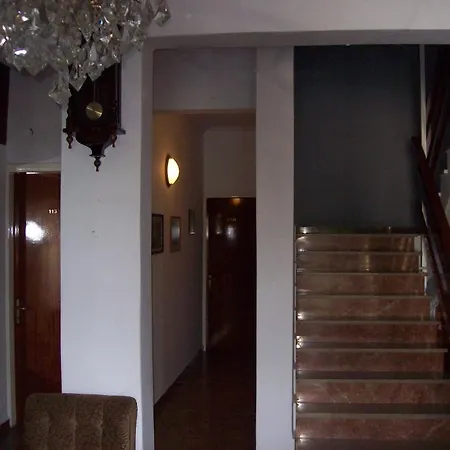 Victoria By La Scala