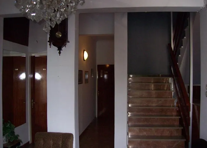 Victoria By La Scala